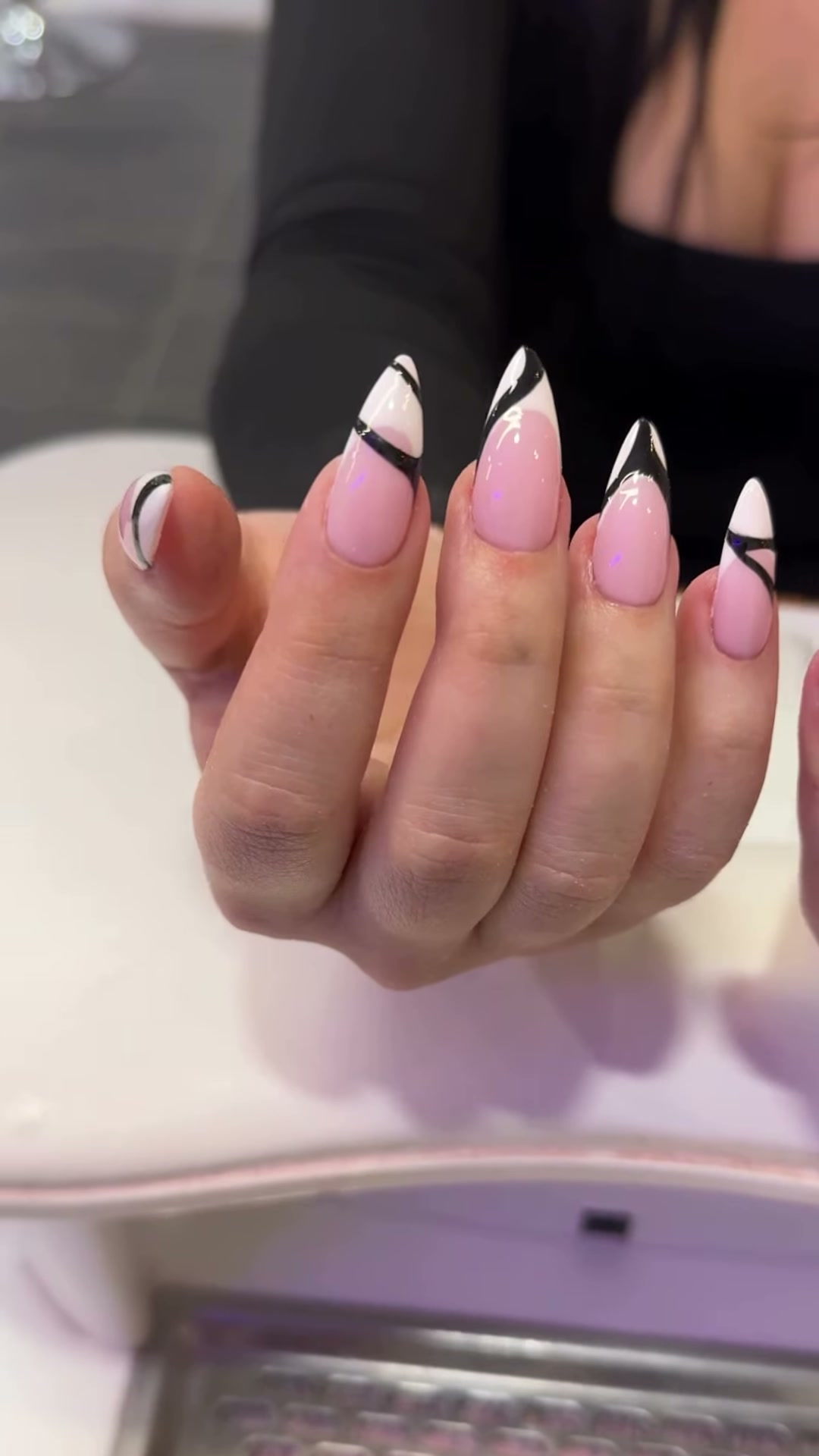 Vidéo Nail Art chez Rouge Levallois