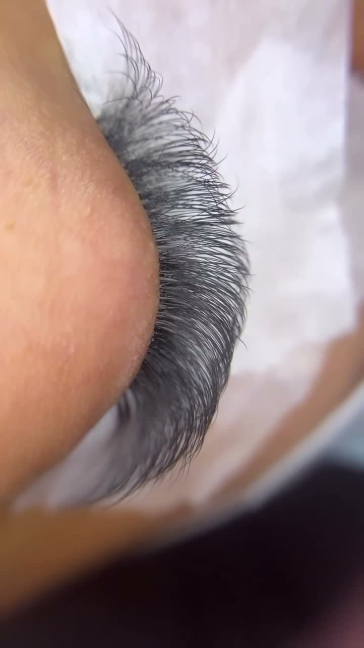 Vidéo Volume russe Léger chez Lashes.byso