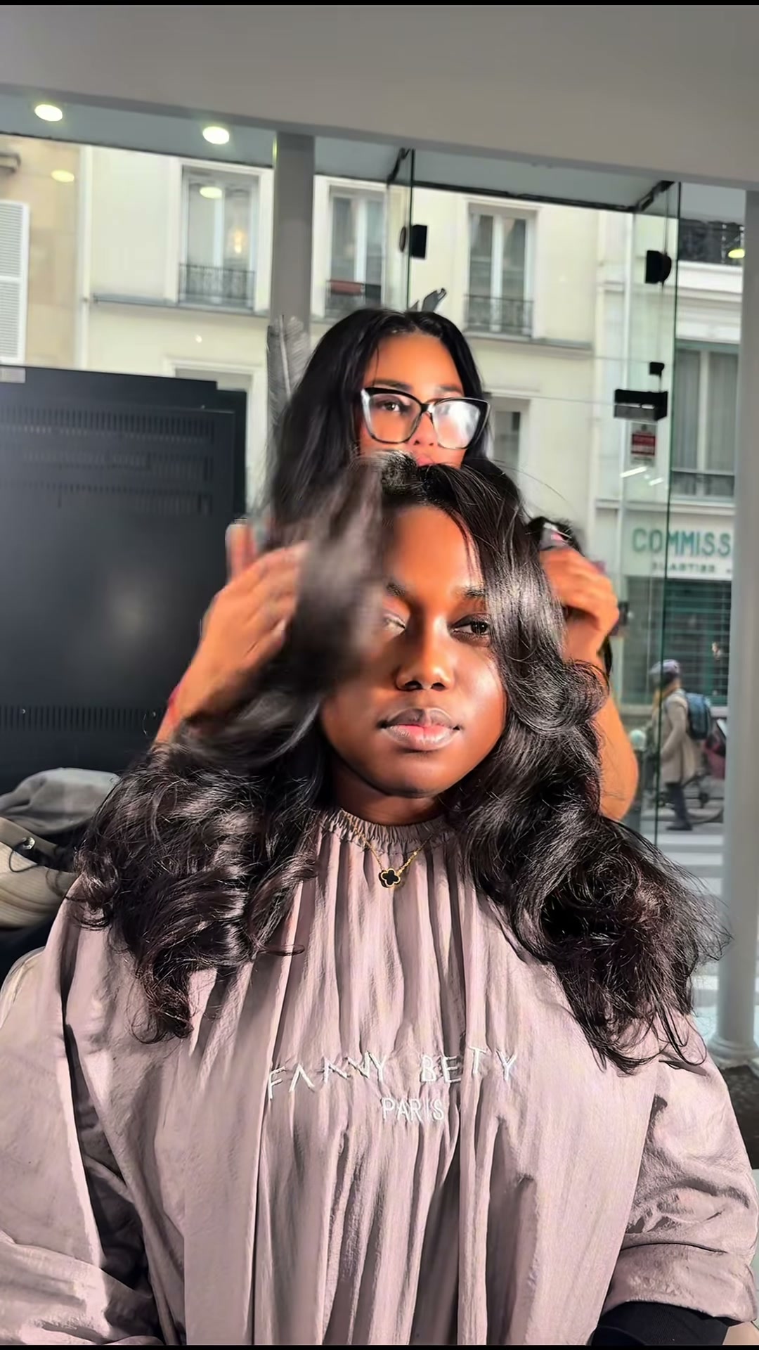 Vidéo Tissage versatile ou faux middle part chez Fanny's Beauty