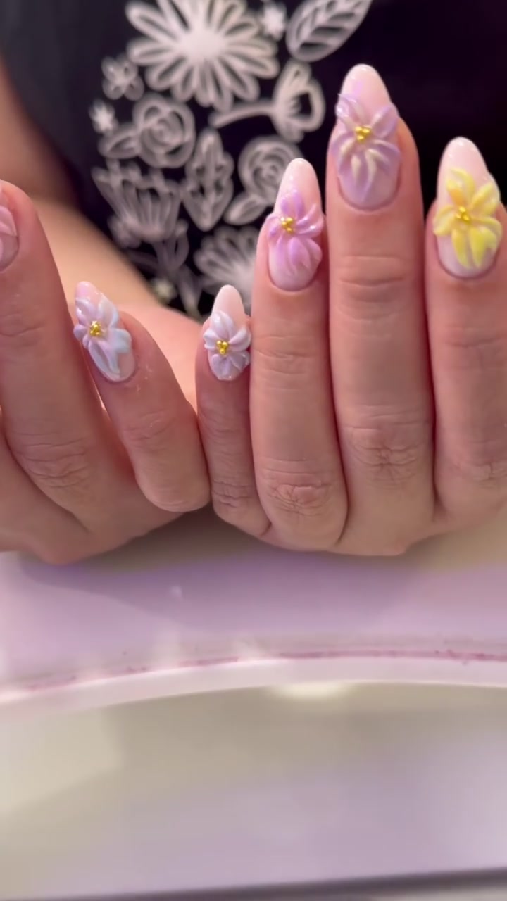 Vidéo Nail art chez Rouge Neuilly