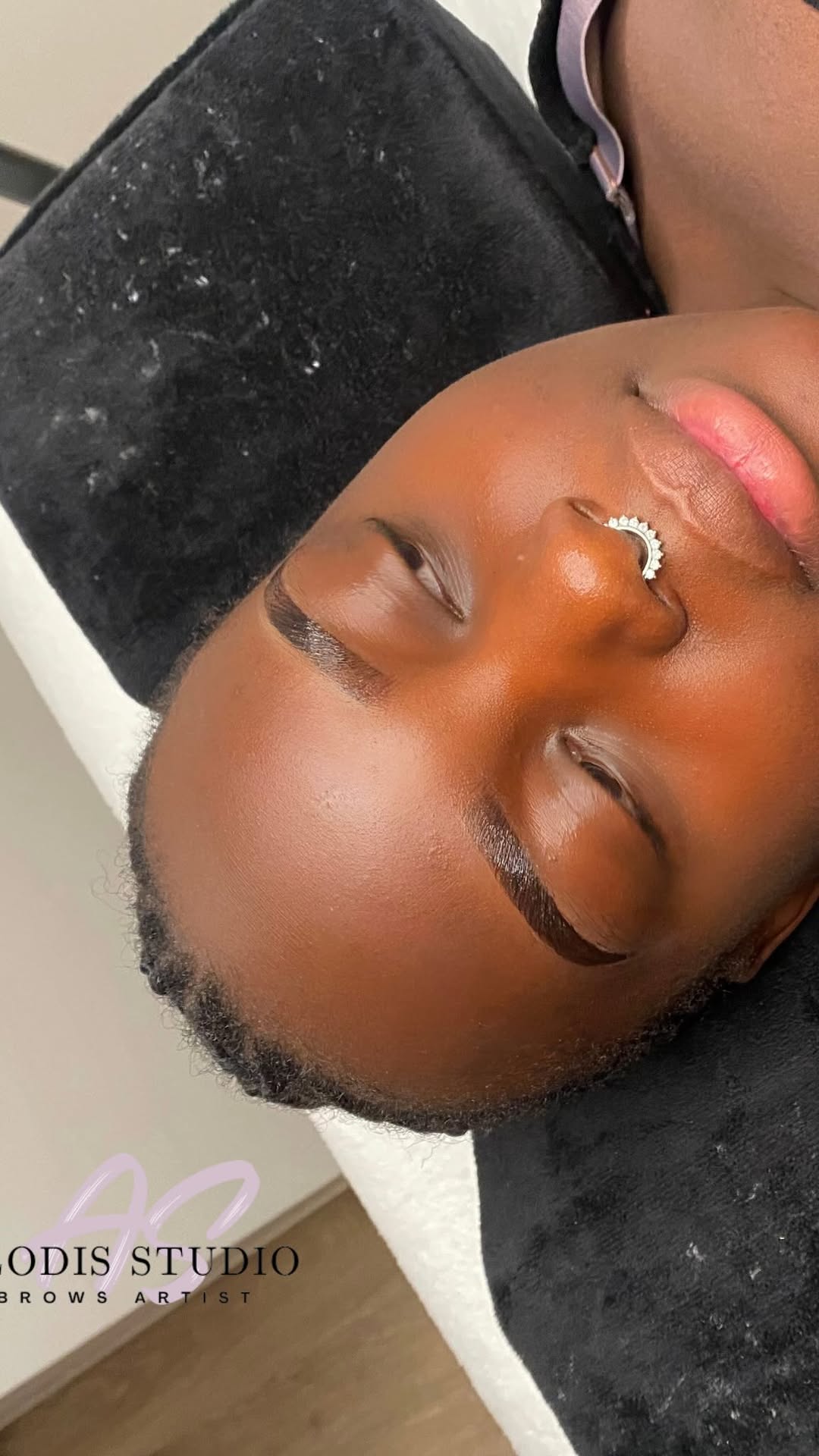 Vidéo Browlift + RSE + Teinture hybride chez Alodis Studio