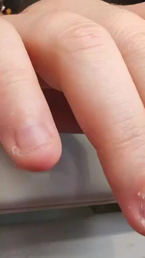 Vidéo Manucure russe + Extention des ongles chez Areej Nail Studio