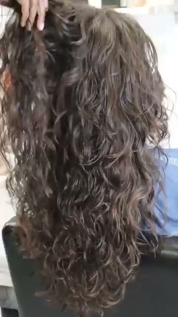 Vidéo Forfait shampooing coupe + soin hydratant & coiffage définition de boucles / cheveux court chez Agathe Beauty Hair