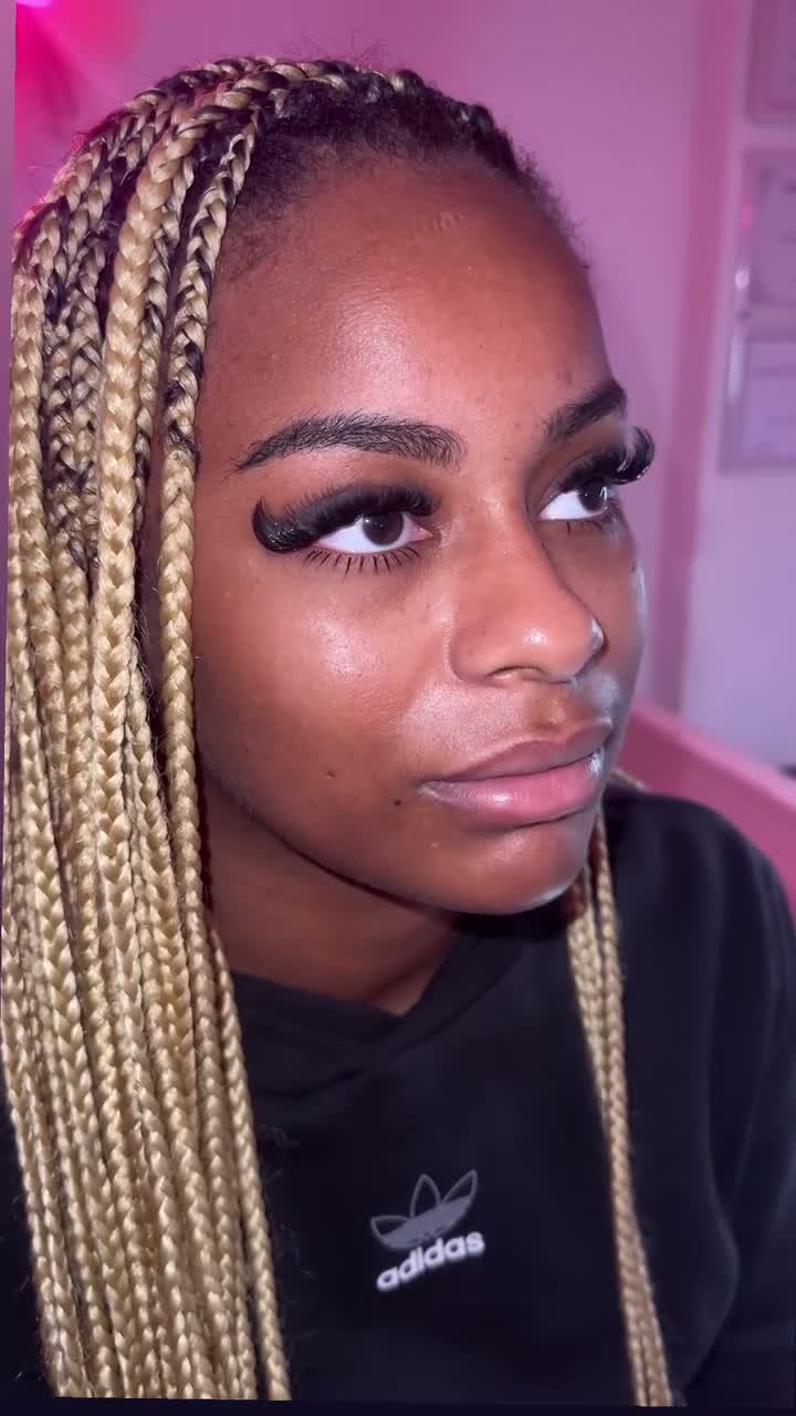 Vidéo Pose MegaVolume chez Anna Beauty Room