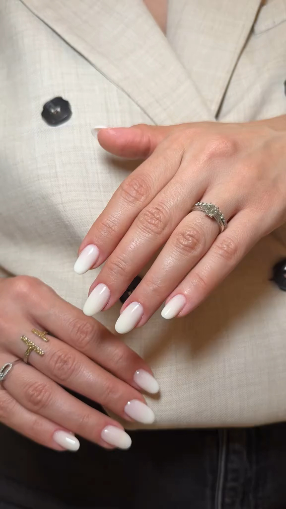 Vidéo Manucure russe + Extention des ongles chez Areej Nail Studio