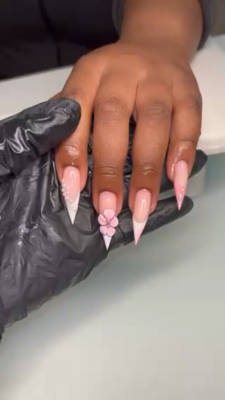 Vidéo Pose freestyle nails art charger ( devis chez Maenaails