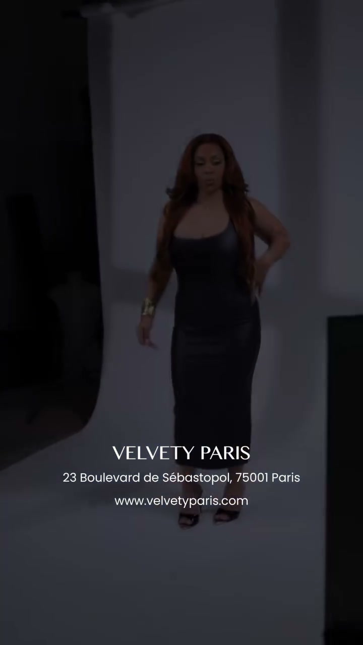 Vidéo Pose de perruque frontal avec colle chez Velvety Paris