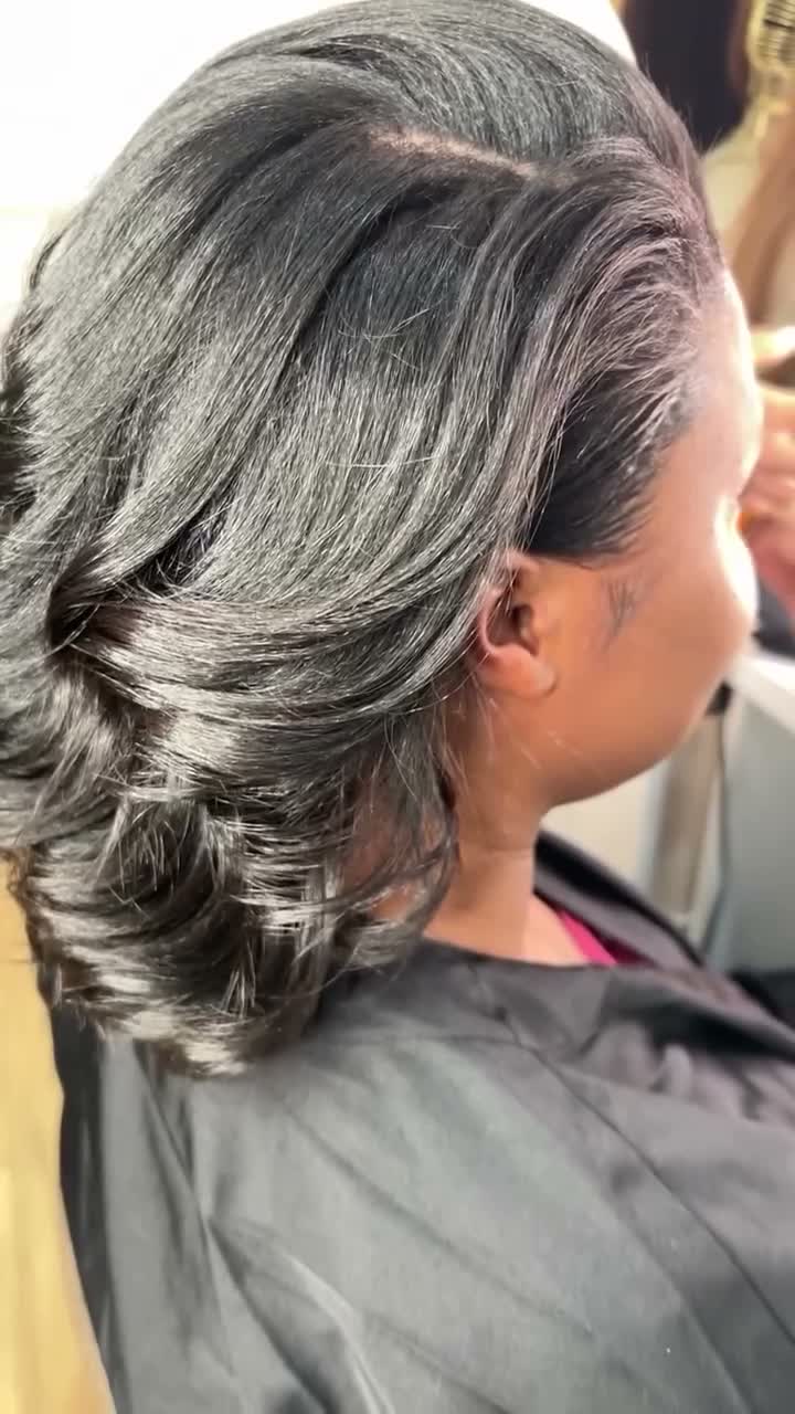 Vidéo Kératine traitement - Smoothing treatment - Sur cheveux mi-longs - on medium lengh hair chez IBE - International Beauty Expert