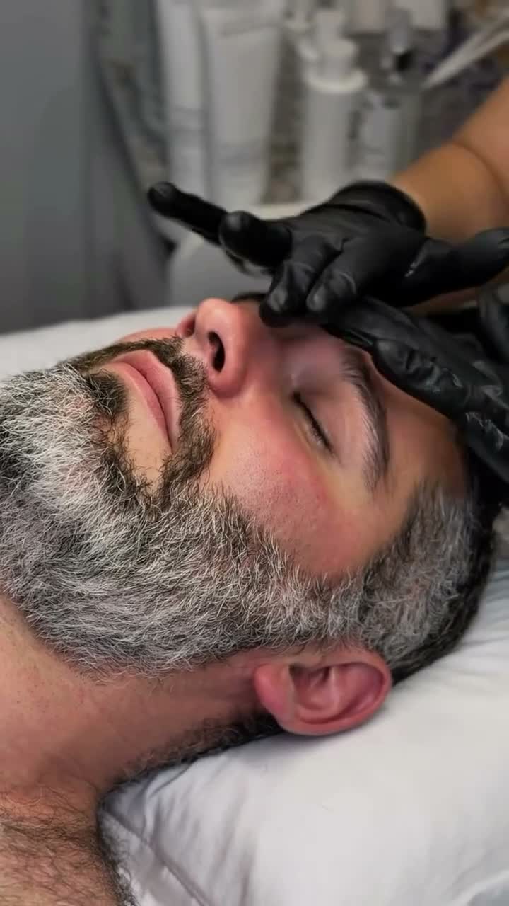Vidéo Protocole Homme Sacrée chez sacree paris esthetique