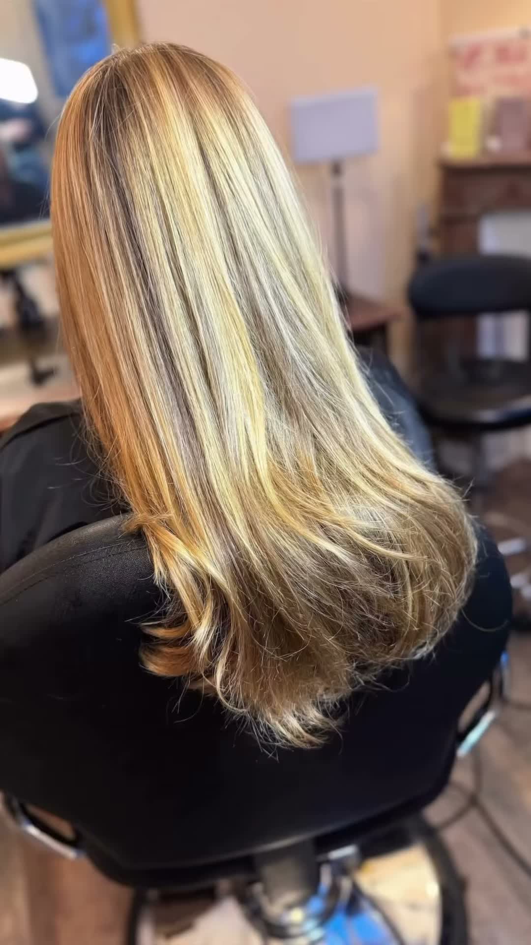 Vidéo Balayage gloss soin profond et brushing toutes longueurs chez L'appartement Royal