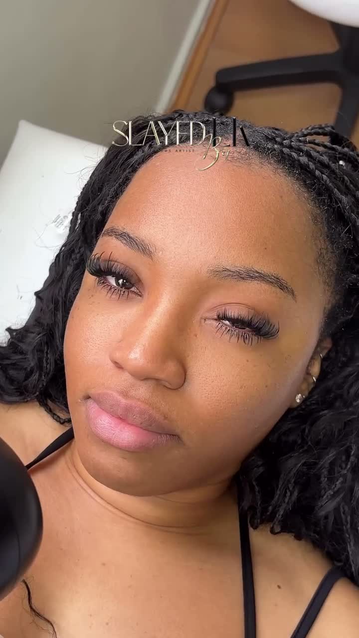 Vidéo Strip Lashes chez Slayed By LK