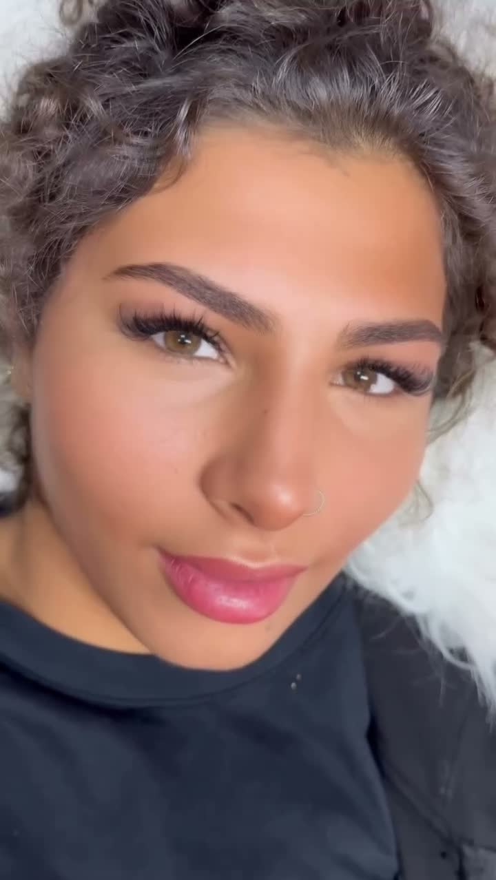 Vidéo Pose Wispy chez 1717Lashes