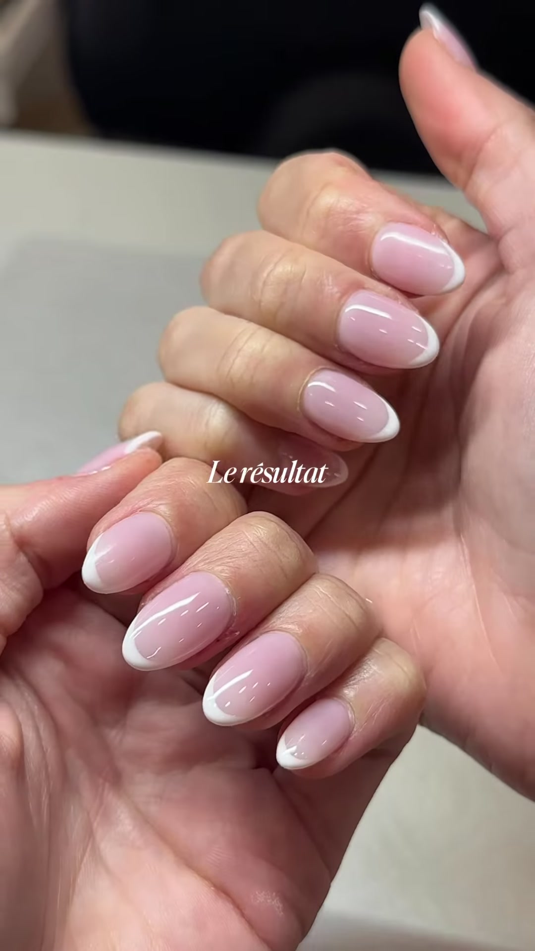 Vidéo Manucure complète et pose de vernis semi-permanent OPI Gel color chez Rouge Paris 4