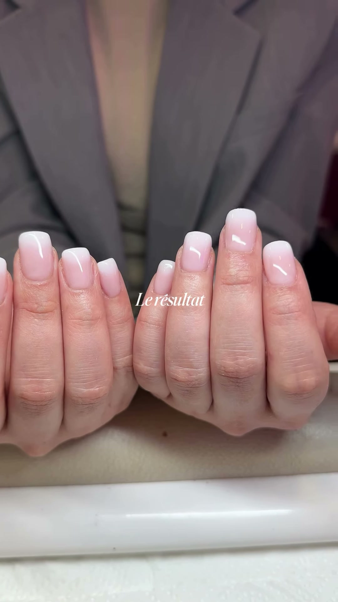 Vidéo Baby boomer pose de faux ongles avec dégradé de couleurs chez Rouge Paris 17 Batignolles